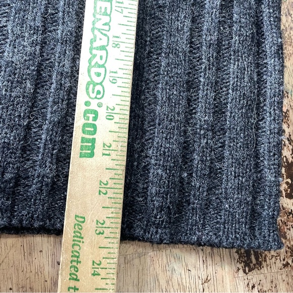 Vintage J. Crew Oarsman 100% Wool Oversized Ribbed V Neck Sweater Women’s XS - Picture 6 of 7